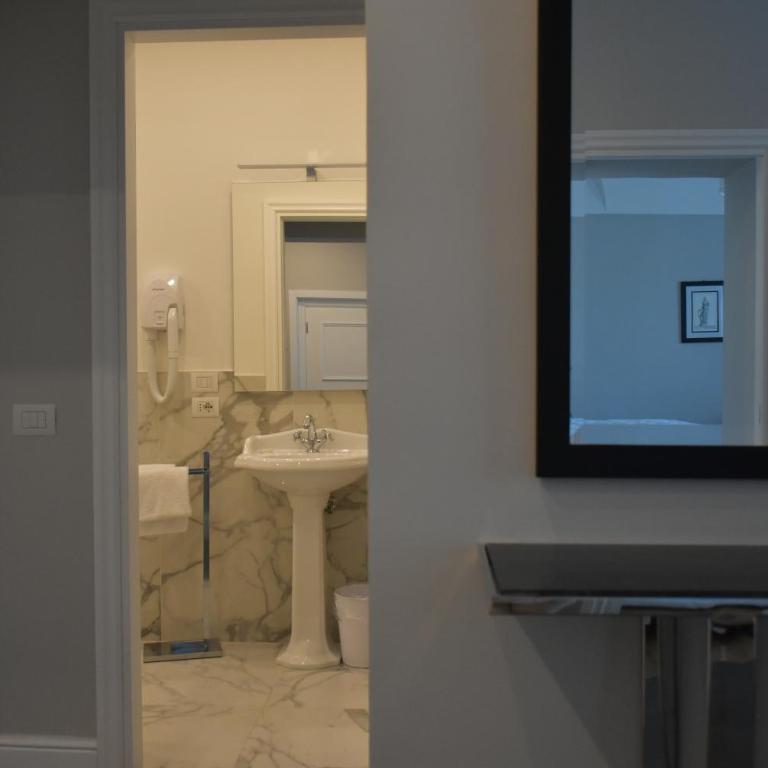 Hotel Roma - Family Suite with Balcony - 4