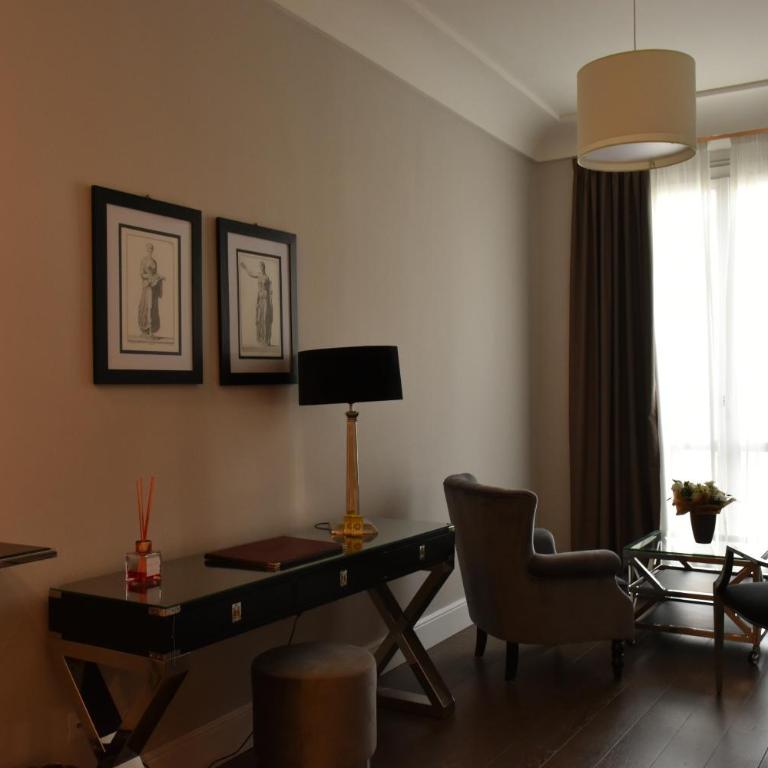 Hotel Roma - Family Suite with Balcony - 3