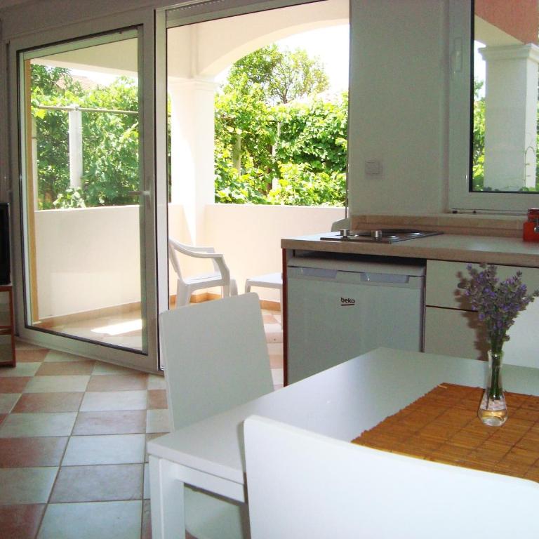 Apartments Rolovina - One-Bedroom Apartment - 8