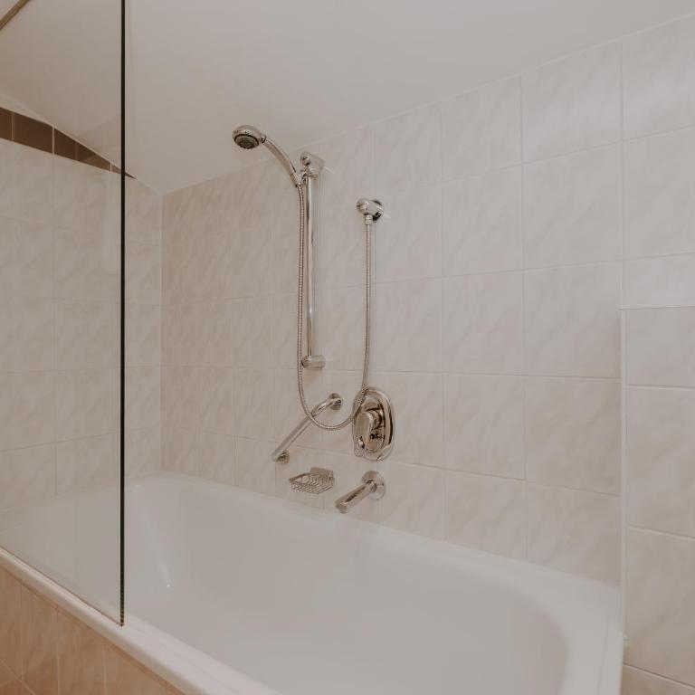 B&B Hotel Die Bergquelle - Doppelzimmer mit Dachschräge - 6