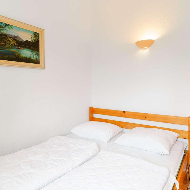 Pavillon 4P, 6 couchages, proche plage, avec WIFI et grande terrasse - Gruissan - FR-1-409-18 - Villa - 9