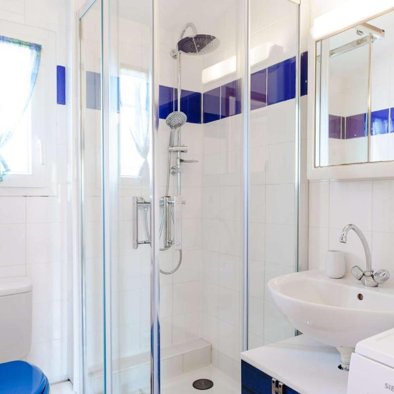 Pavillon 4P, 6 couchages, proche plage, avec WIFI et grande terrasse - Gruissan - FR-1-409-18 - Villa - 12