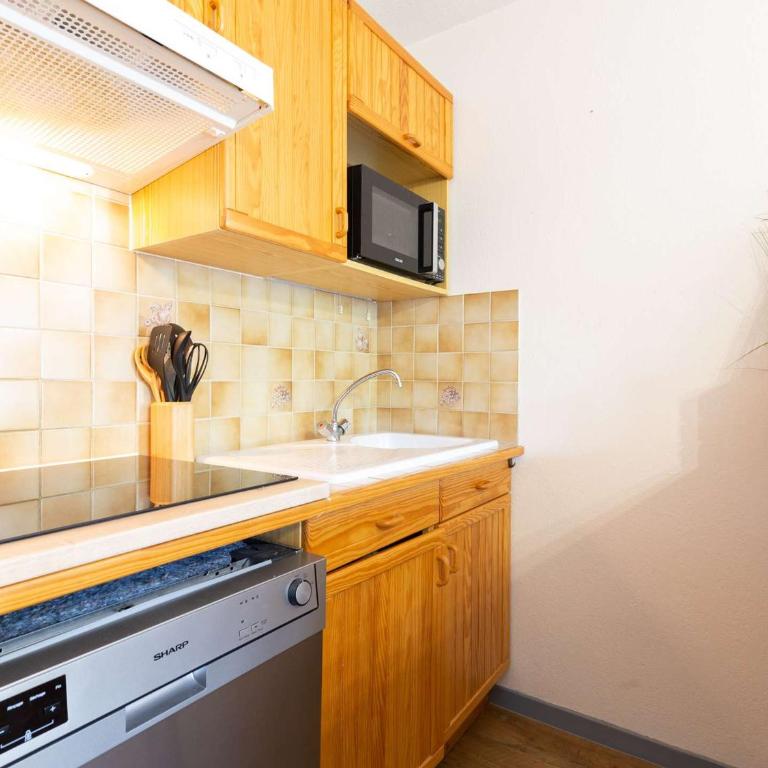 Appartement 6 pers, Proche Commerces, Navette Ski - FR-1-296-448 - Apartment - 8