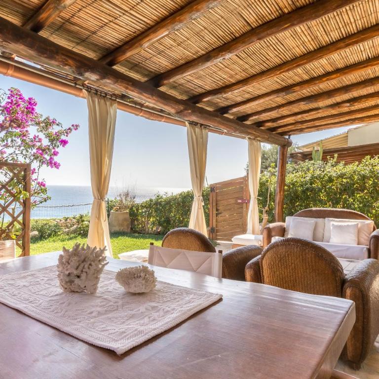 Luna Bay Home Retreat con vista sulla baia di Porto Luna a 2 km da Villasimius - Three-Bedroom House - 4