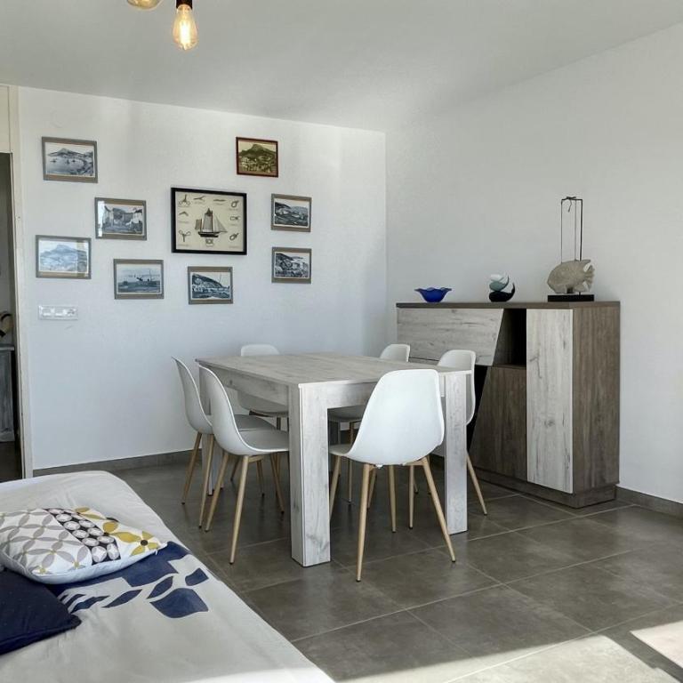 Rocamaura II 2-9 - Two-Bedroom Apartment - 10