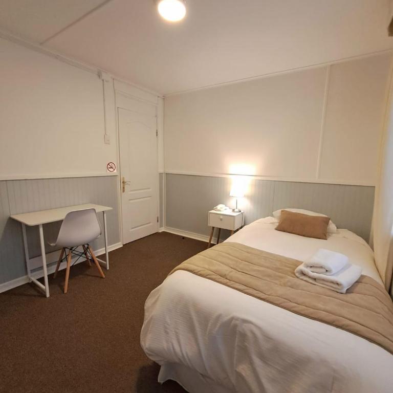 Hotel Capitán Eberhard - Single Room - 1