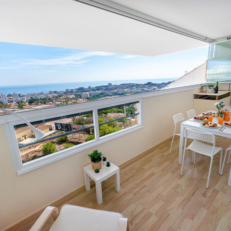 797 HOLIDAY RENTALS- Espectacular piso para 6 con vistas al mar - Apartamento de 3 dormitorios - 1