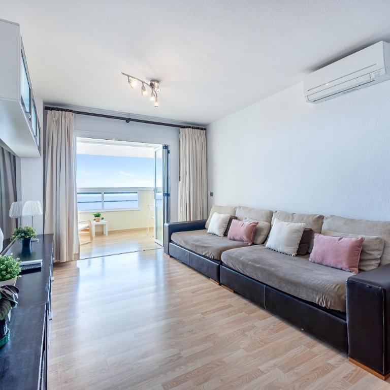 797 HOLIDAY RENTALS- Espectacular piso para 6 con vistas al mar - Apartamento de 3 dormitorios - 2