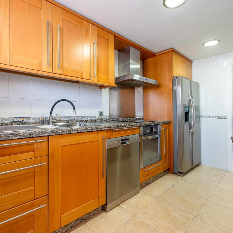 797 HOLIDAY RENTALS- Espectacular piso para 6 con vistas al mar - Apartamento de 3 dormitorios - 4