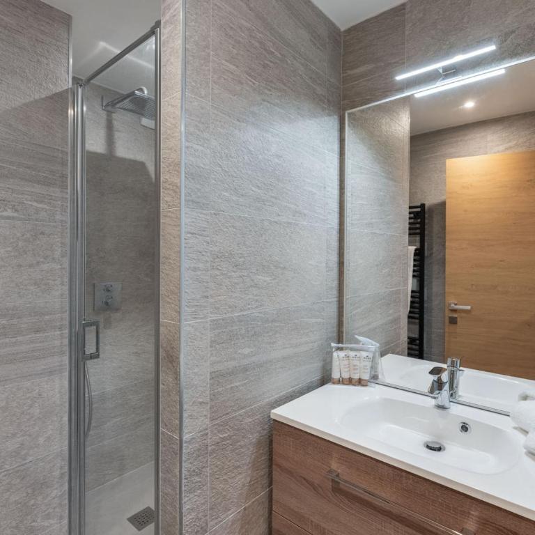 Appart. familial 2 pièces à Courchevel avec accès pistes et parking - FR-1-563-109 - Apartment - 9