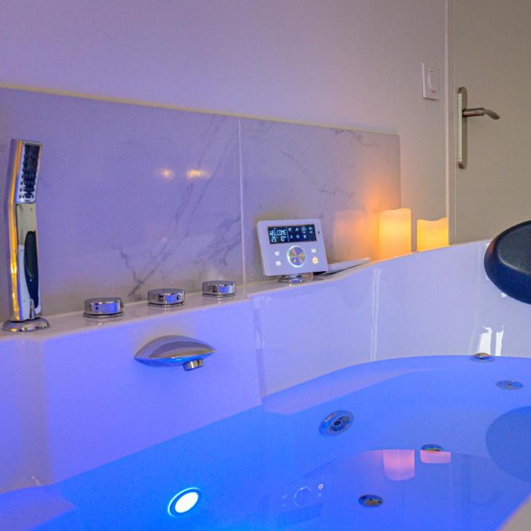 Cinéma & Jacuzzi aux Étoiles - CasaBianca Suite - Appartement 1 Chambre - 13