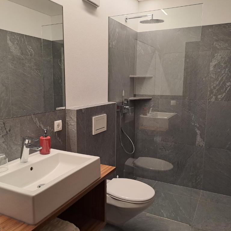 Ferienwohnung Brunnerhof - Three-Bedroom Apartment - 8