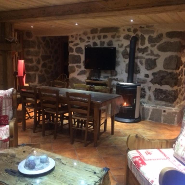 Appartement Montagnard avec Sauna, Terrasse & Poêle à Bois - Proche Pistes et Commerces - FR-1-467-87 - Apartment (6 Erwachsene) - 3