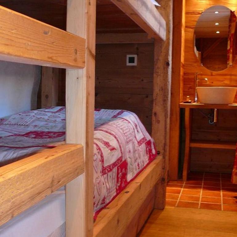 Appartement Montagnard avec Sauna, Terrasse & Poêle à Bois - Proche Pistes et Commerces - FR-1-467-87 - Apartment (6 Erwachsene) - 6