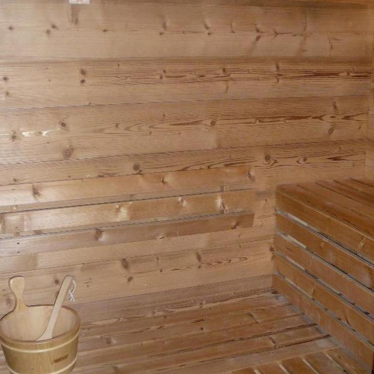 Appartement Montagnard avec Sauna, Terrasse & Poêle à Bois - Proche Pistes et Commerces - FR-1-467-87 - Apartment (6 Erwachsene) - 10