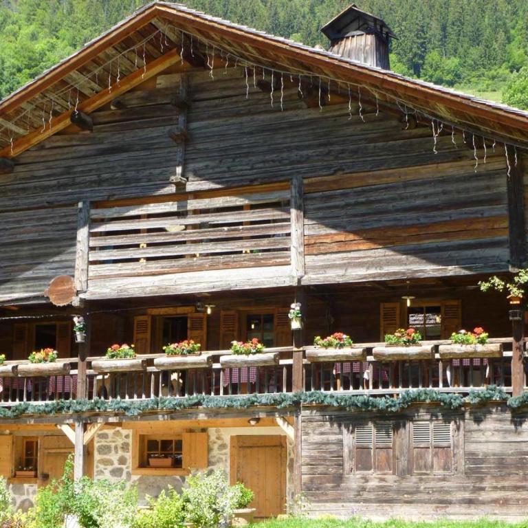 Appartement Montagnard avec Sauna, Terrasse & Poêle à Bois - Proche Pistes et Commerces - FR-1-467-87 - Apartment (6 Erwachsene) - 13