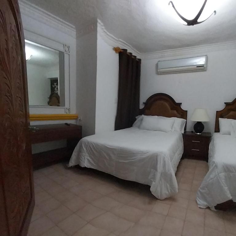 Hermosa casa cuatro recámaras independientes CA - Villa - 26