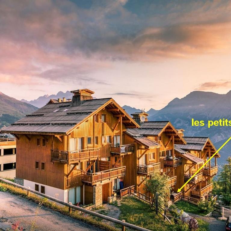 LES PETITS ETERLOUS Appartement T3 36m2 à Puy St Vincent 1800 Alpes du sud 6 personnes parking privé couvert - Two-Bedroom Apartment - 1