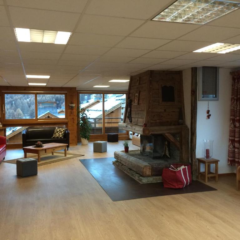 LES PETITS ETERLOUS Appartement T3 36m2 à Puy St Vincent 1800 Alpes du sud 6 personnes parking privé couvert - Two-Bedroom Apartment - 16