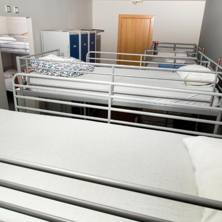 Alberg Sants Bcn - Bunk Bed in Mixed Dormitory Room - 7