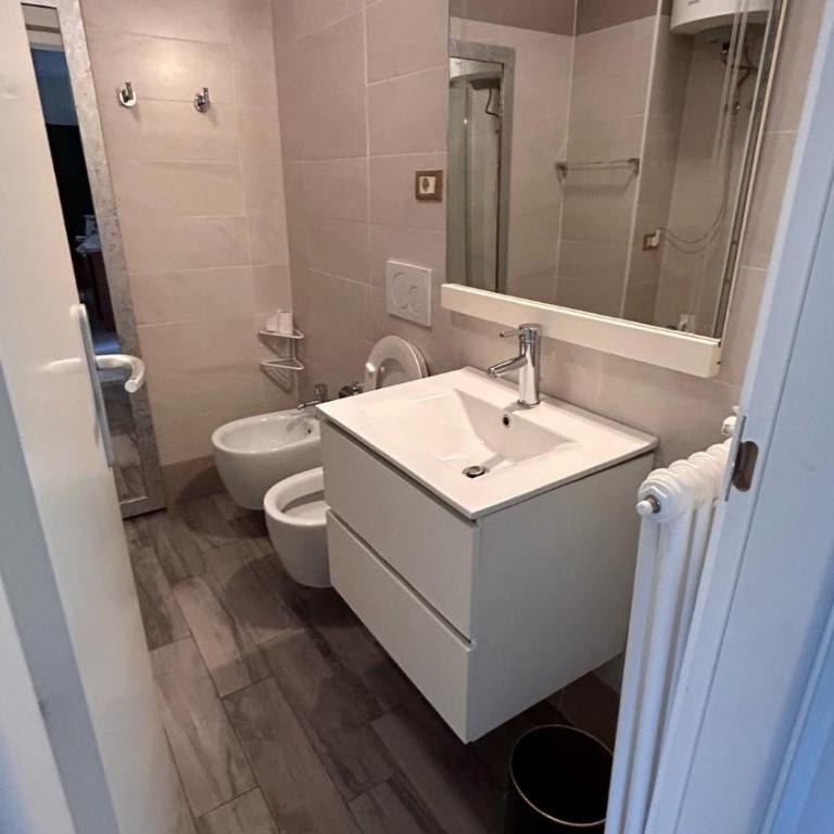 Holiday Apartments Bellariva - Two-Bedroom Apartment with Balcony and Lateral Lake View - 1