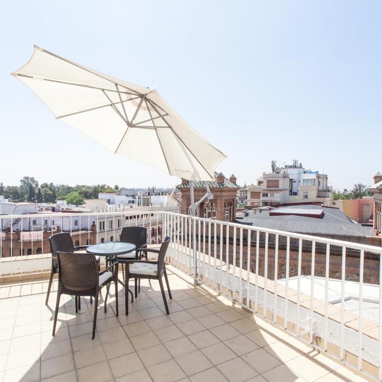 Apartamentos Edificio Constitución - Apartamento con terraza privada (6 adultos) - Ático - Calle Adolfo Rodríguez Jurado, 8 - 10
