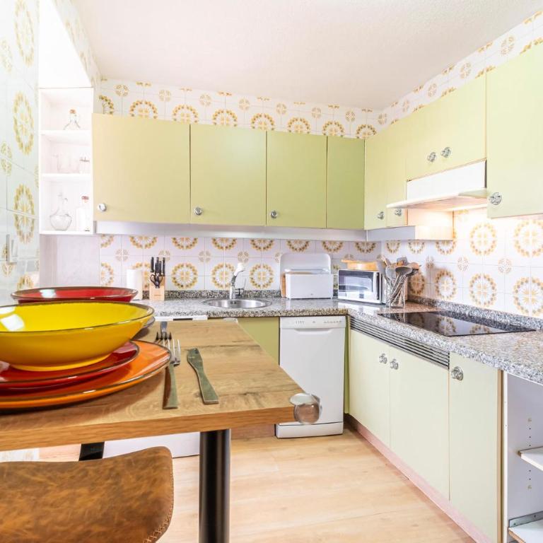 Stunning Apartment In El Campello With Wifi - Apartamento con 4 dormitorios - 3