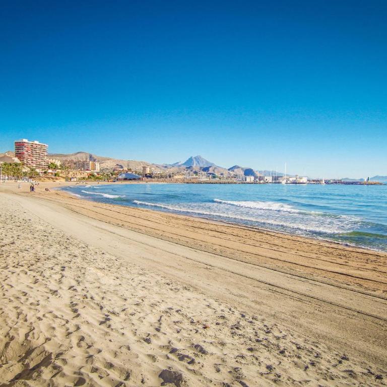 Stunning Apartment In El Campello With Wifi - Apartamento con 4 dormitorios - 8
