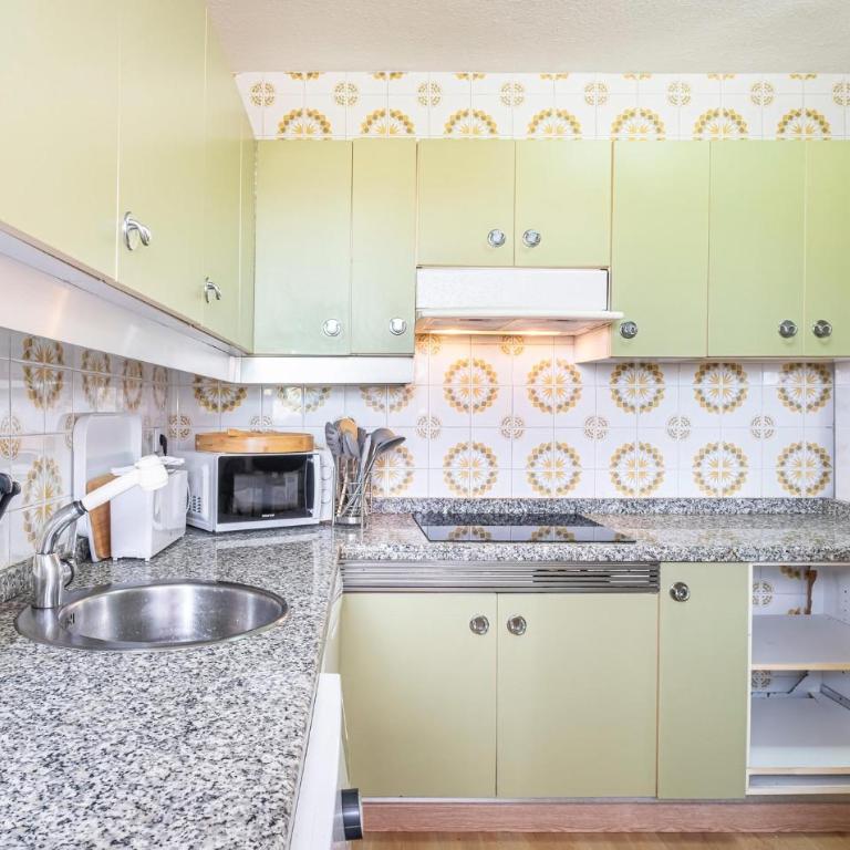 Stunning Apartment In El Campello With Wifi - Apartamento con 4 dormitorios - 14