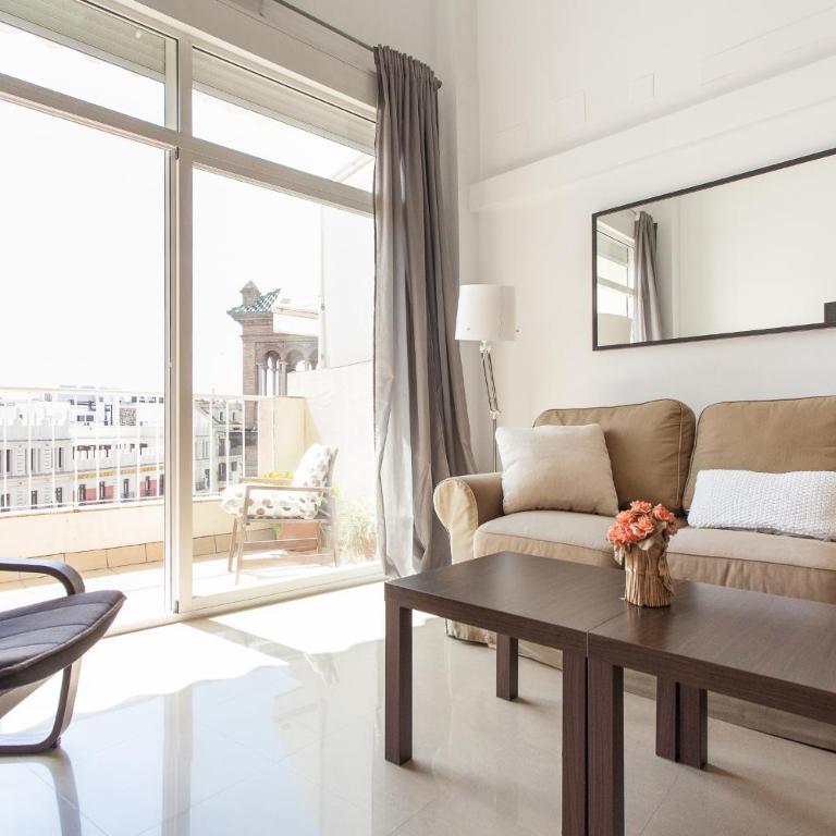 Apartamentos Edificio Constitución - Apartamento con terraza privada (6 adultos) - Ático - Calle Adolfo Rodríguez Jurado, 8 - 13