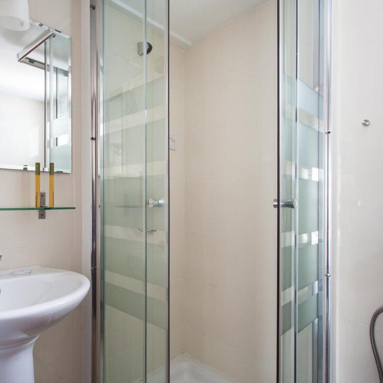 Apartamentos Edificio Constitución - Apartamento con terraza privada (6 adultos) - Ático - Calle Adolfo Rodríguez Jurado, 8 - 19