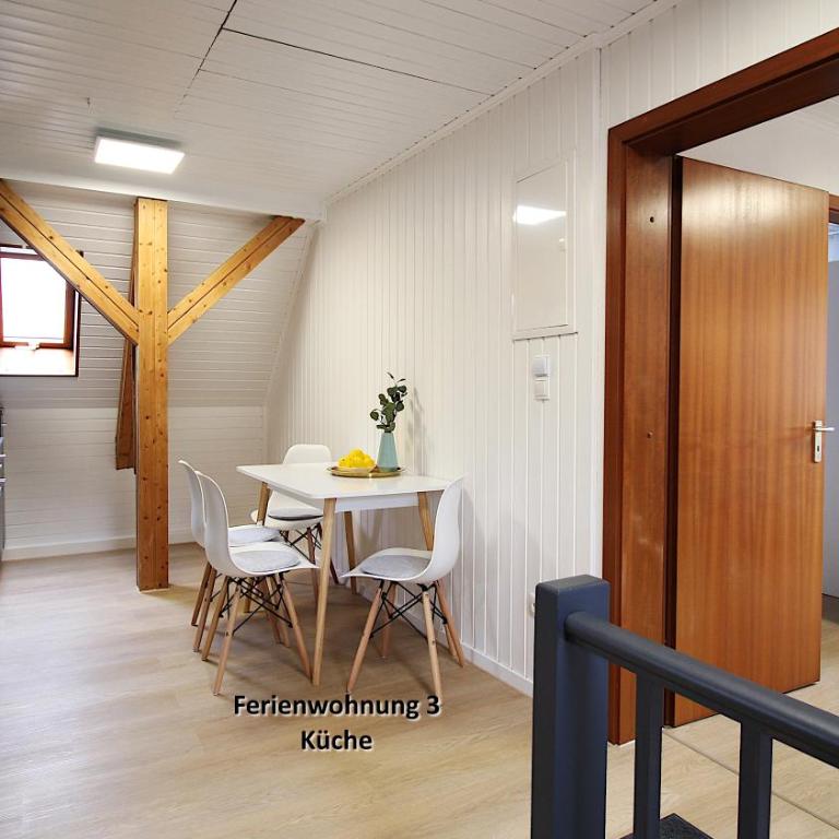 3 Zimmerwohnung in Würzburg nähe Uniklinik, free parking - Ferienwohnung Nr. 3 – mit 2 Schlafzimmern, einem Wohnzimmer, einer gemeinsamen Terrasse und einem Stellplatz im Carport - 15
