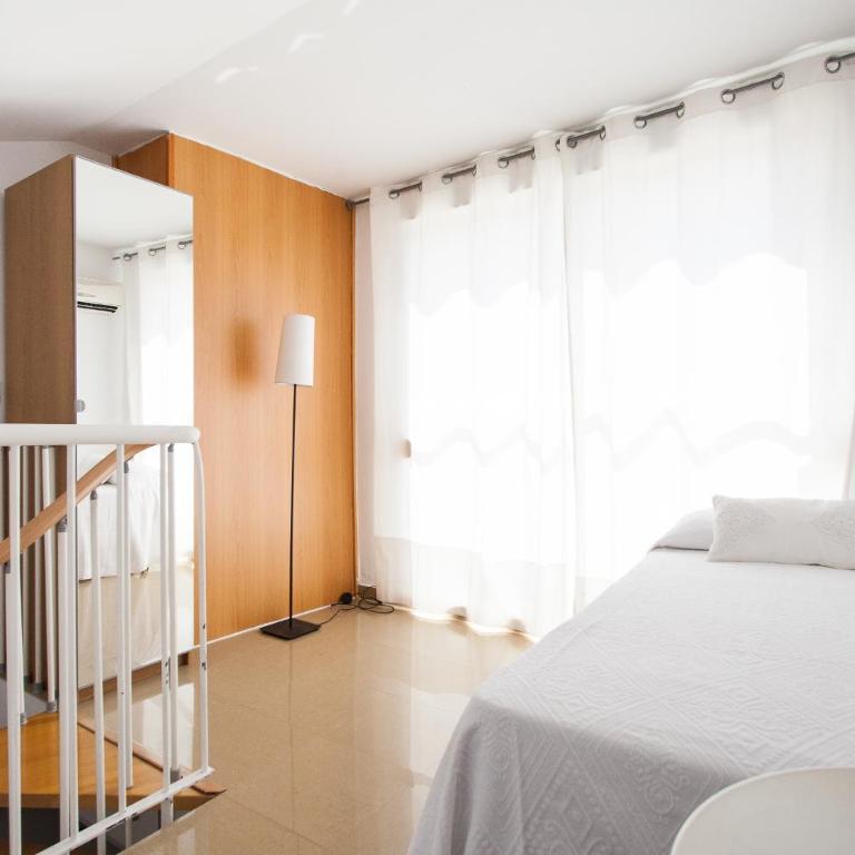 Apartamentos Edificio Constitución - Apartamento con terraza privada (6 adultos) - Ático - Calle Adolfo Rodríguez Jurado, 8 - 12