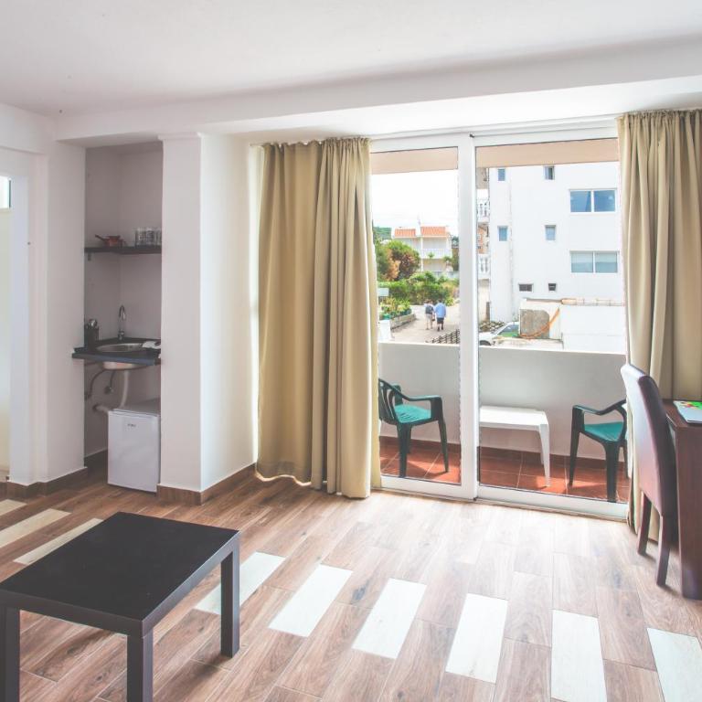 Apartments Atlantis - One-Bedroom Apartment with Sea View - 3