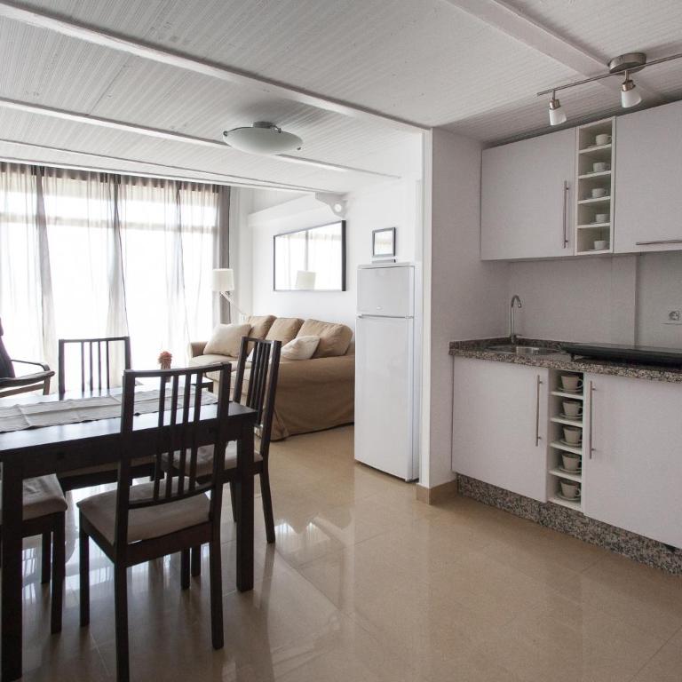 Apartamentos Edificio Constitución - Apartamento con terraza privada (6 adultos) - Ático - Calle Adolfo Rodríguez Jurado, 8 - 6