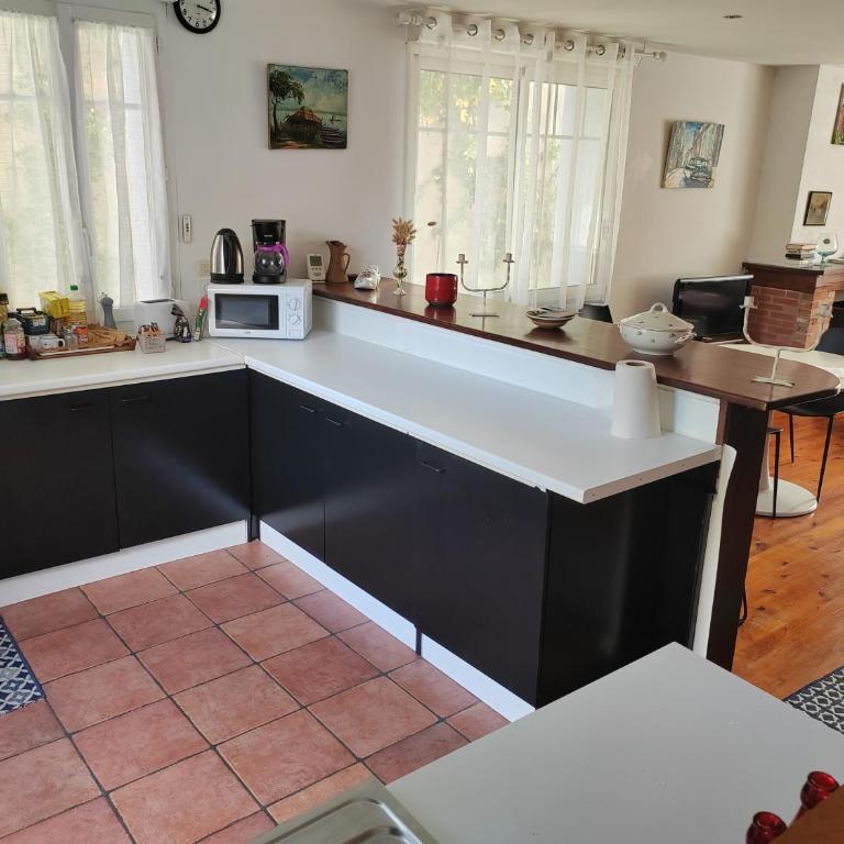 80 m2 appartement indépendant, 4 personnes et plus, piscine et jardin Direct Gare Aéroport - Two-Bedroom Apartment - 6