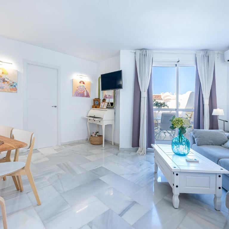 Holiday rental apartment Puerto Marina Benalmádena SEA VIEW - 1 minuto de la playa VISTA al MAR - Two-Bedroom Apartment - 13