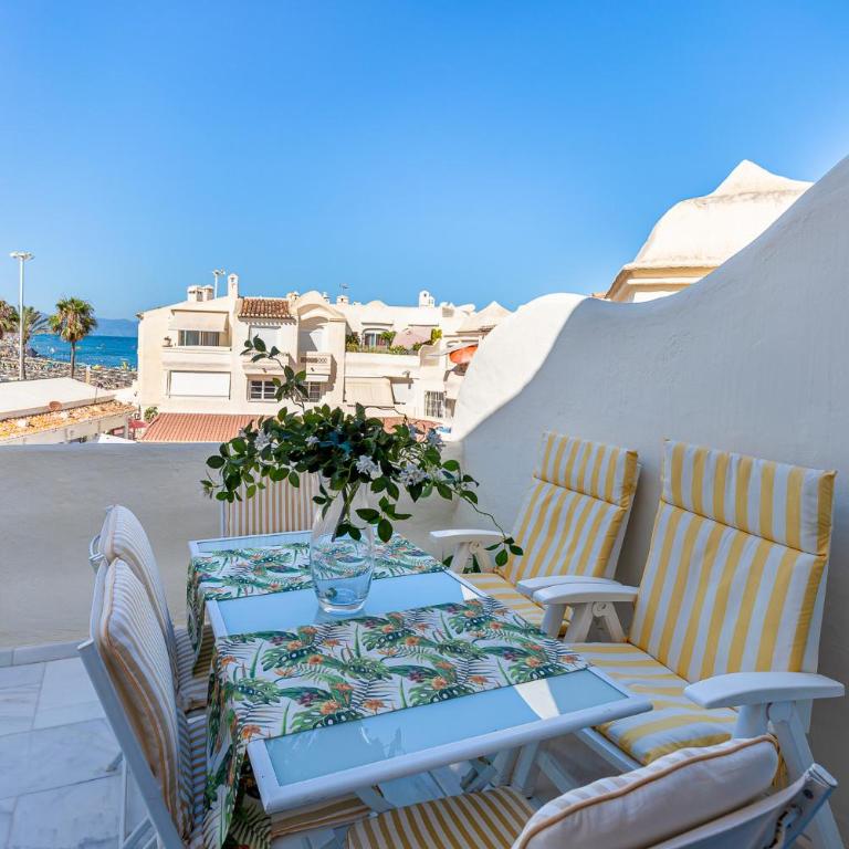 Holiday rental apartment Puerto Marina Benalmádena SEA VIEW - 1 minuto de la playa VISTA al MAR - Two-Bedroom Apartment - 10