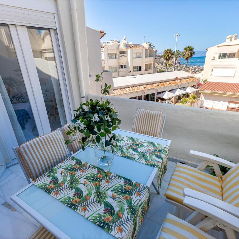 Holiday rental apartment Puerto Marina Benalmádena SEA VIEW - 1 minuto de la playa VISTA al MAR - Two-Bedroom Apartment - 6