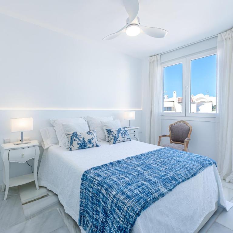 Holiday rental apartment Puerto Marina Benalmádena SEA VIEW - 1 minuto de la playa VISTA al MAR - Two-Bedroom Apartment - 4