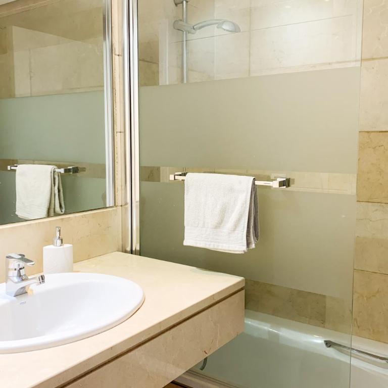 Luxury 3BR Apt Puerto Banus - Terrace - Near Beach - Apartamento de 2 dormitorios - 10