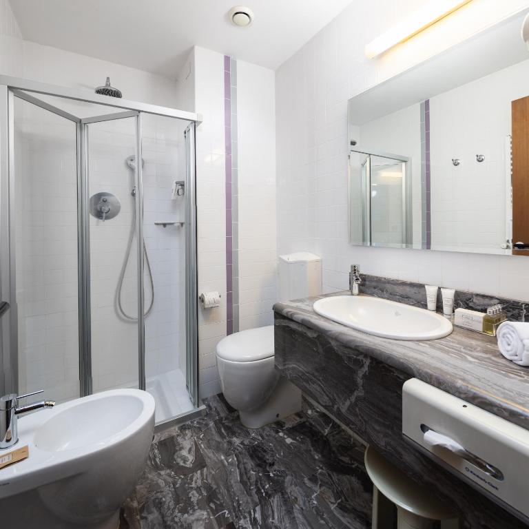 Best Western Hotel Crimea - Standard Twin Room - 11