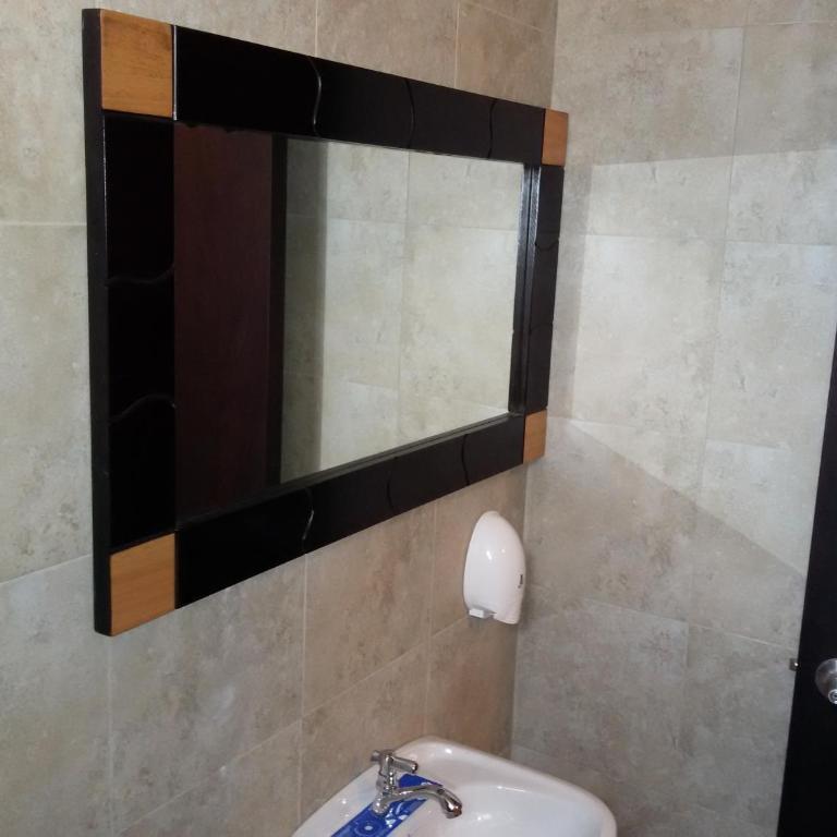Hotel Las Mercedes Airport-Quito - Matrimony Room - 16