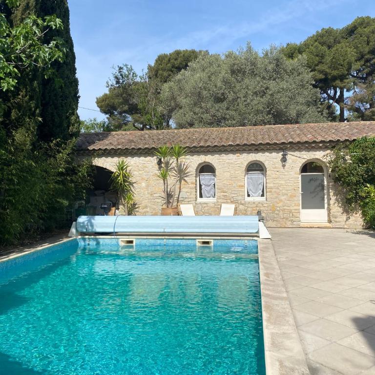Le Patio aux Oiseaux - Chambre Lit Queen-Size - Vue sur Piscine - 10