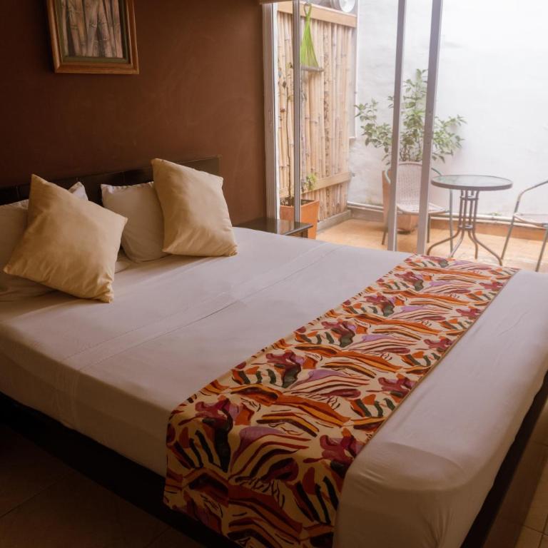Tuki Hostel & Lounge - Double Room with Terrace - 4