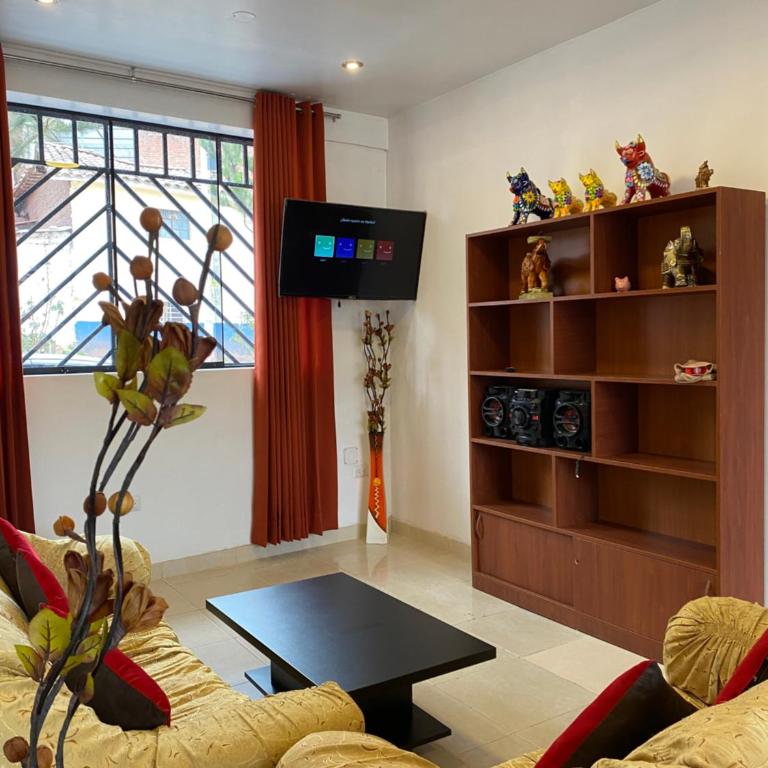 Adriano's Deluxe Apartments Base - Three-Bedroom Apartment - 24