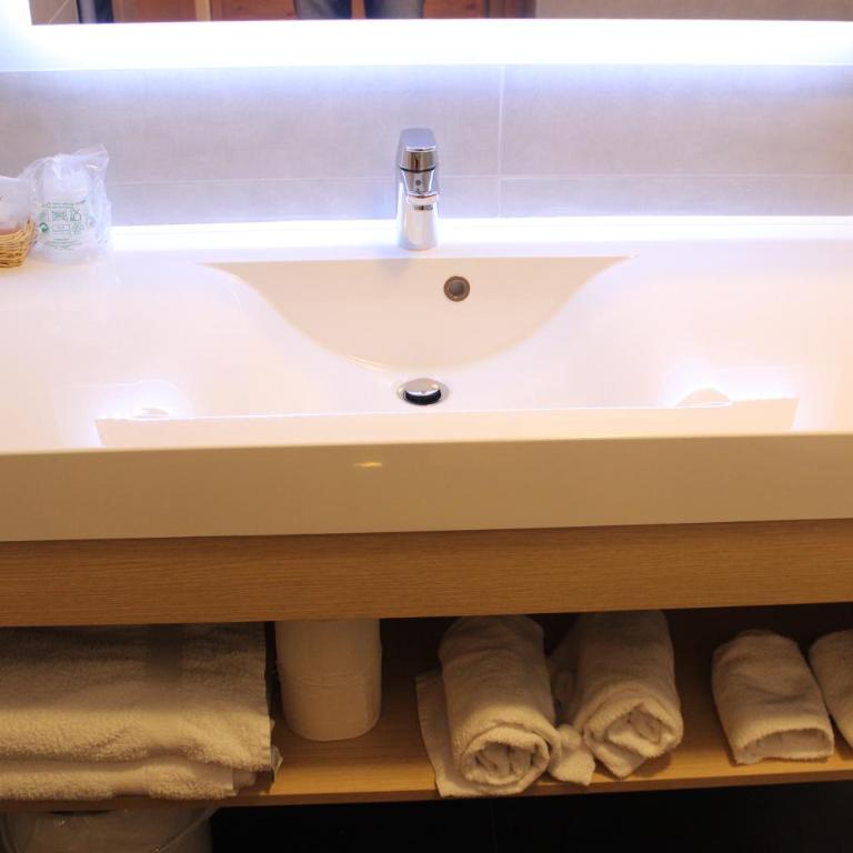 Hotel Collini - Suite de 1 dormitorio con sofá cama - Cama extragrande - 4