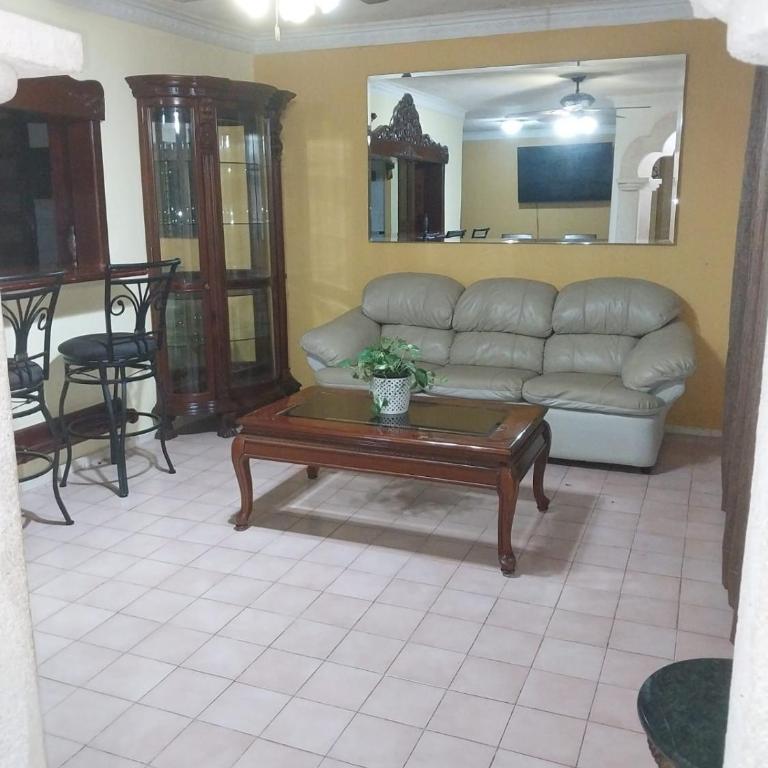 Hermosa casa cuatro recámaras independientes CA - Villa - 15