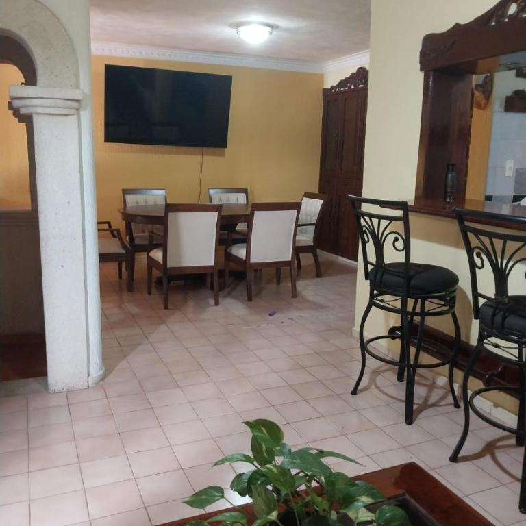 Hermosa casa cuatro recámaras independientes CA - Villa - 5