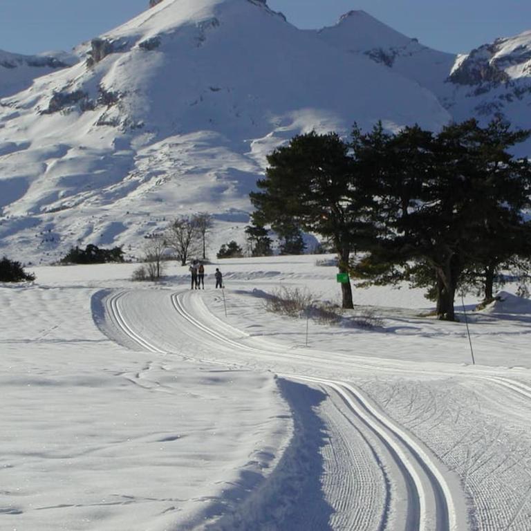 CHALET LUXE, 8-10 Pers, Parking, Sauna, Wifi, Netflix, Recommandé par locataires - Chalet - 10